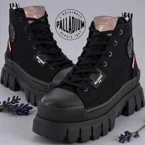 Palladium Women's Revolt Black Size 9 Platform Combat Boots NEW IN BOX!
